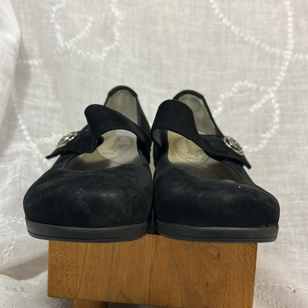 Waldlaufer almost new leather slight wedge shoes